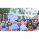关爱孤寡老人　华容消防与您同行
