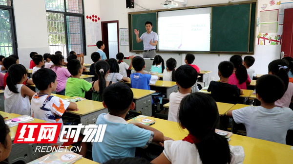 蒋柏林:不忘初心乐坚守 以校为家育桃李