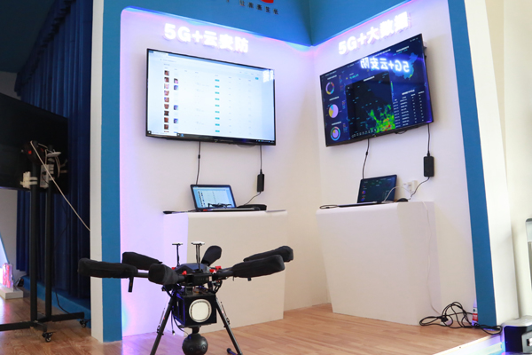 中国联通5g 全息远程互动课堂亮相首届世界计算机大会