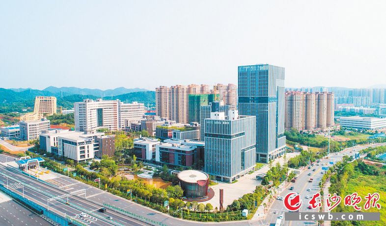 　　覆盖全过程、全业态、全链条的现代检验检测产业体系正在长沙形成。图为湖南省检验检测特色产业园。余劭劼 摄