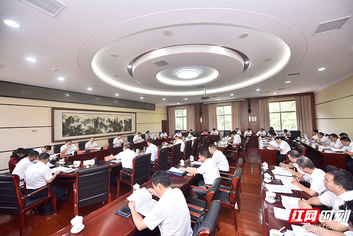 中共张家界市委常委会2019年第24次会议召开