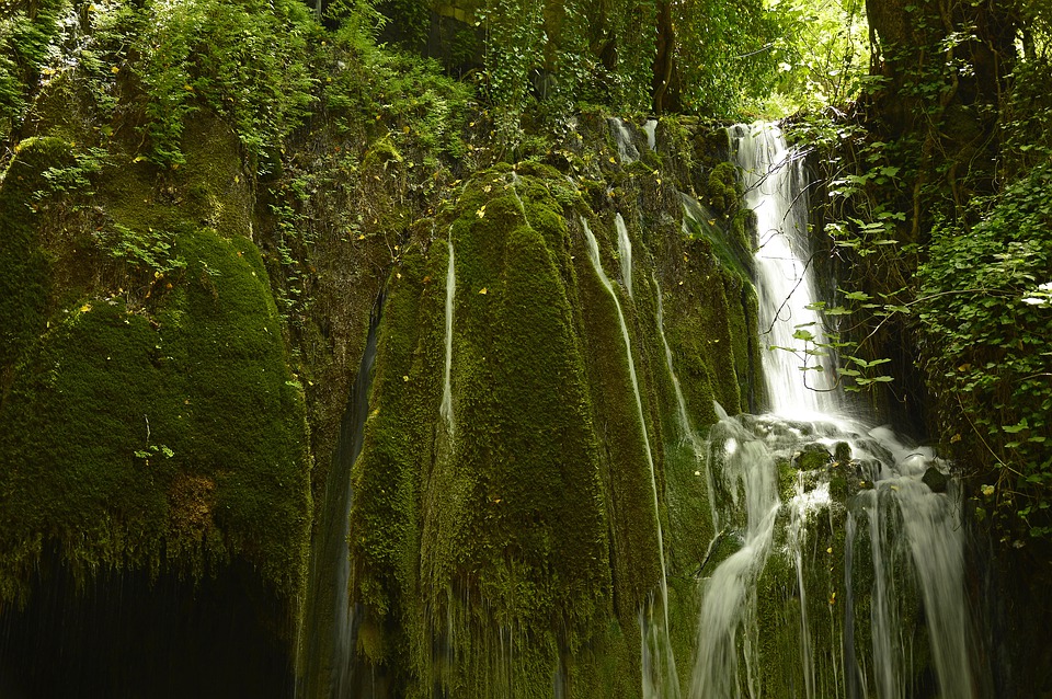 waterfall-4257655_960_720.jpg