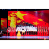 刘铁健与华容干部职工代表一起歌颂祖国
