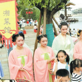 国潮盛行 韵味中秋