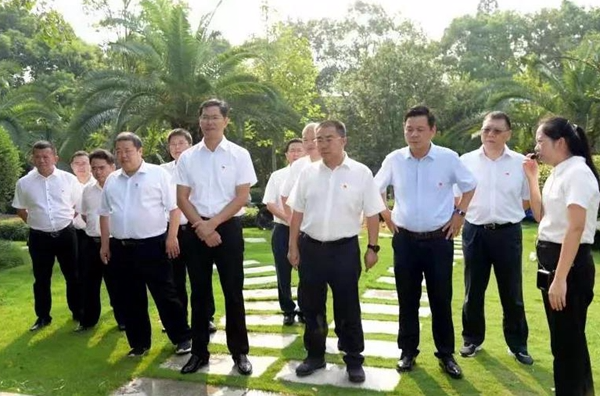 蔡周良率区党工委班子成员赴株洲烈士纪念园接受革命传统教育
