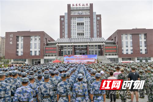 黔张常铁路护路宣传启动仪式在张家界航院举行