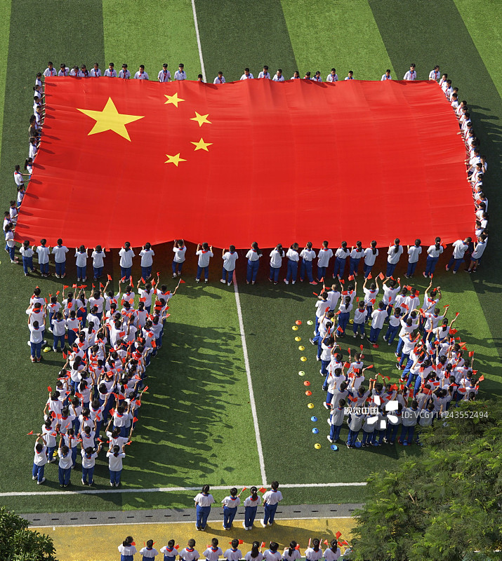 拼国旗摆china 看学生们花式表白祖国