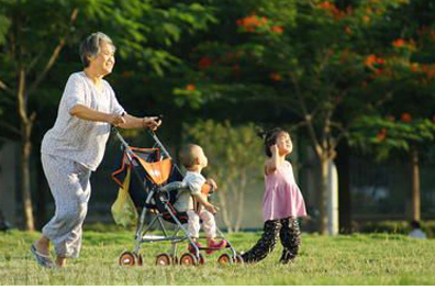 老人索要“带孙费”，并不是真想伸手要钱