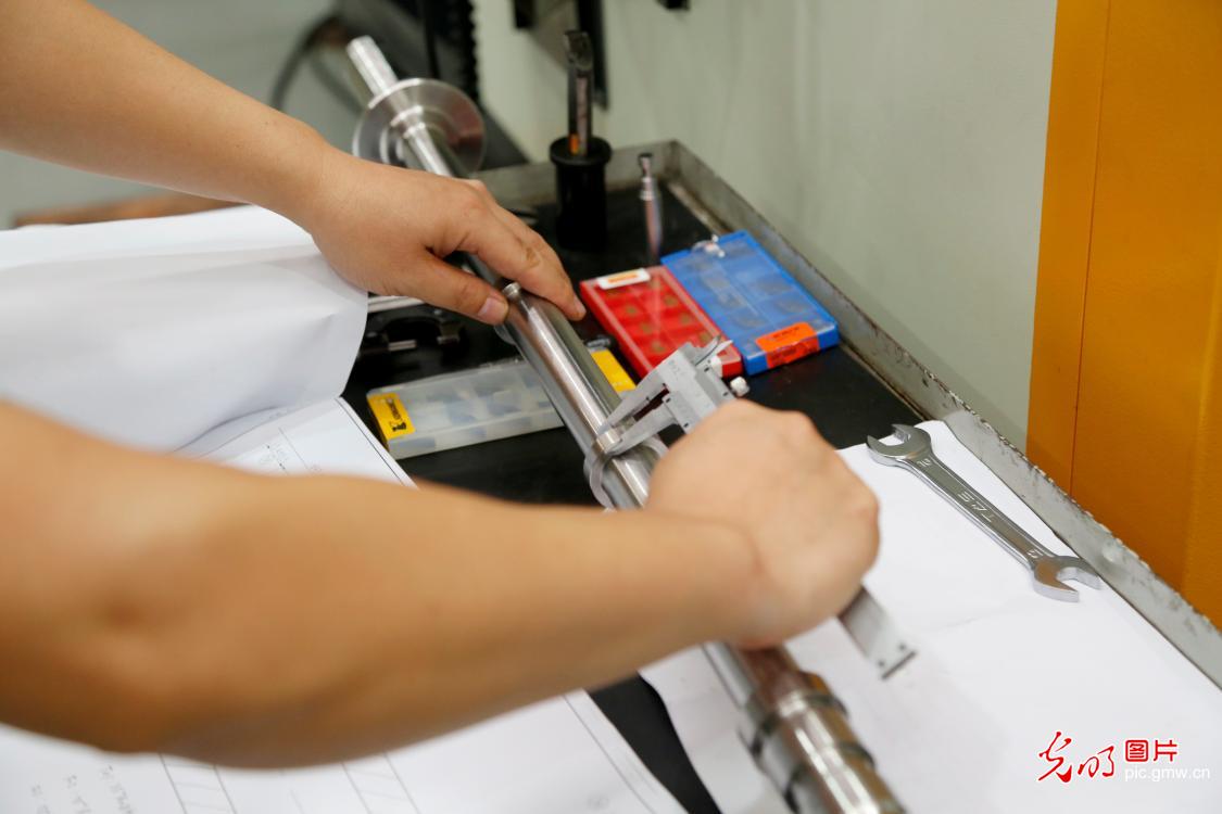 【中国梦·大国工匠篇】“三秦工匠”李晓佳：数控机床的“活字典”