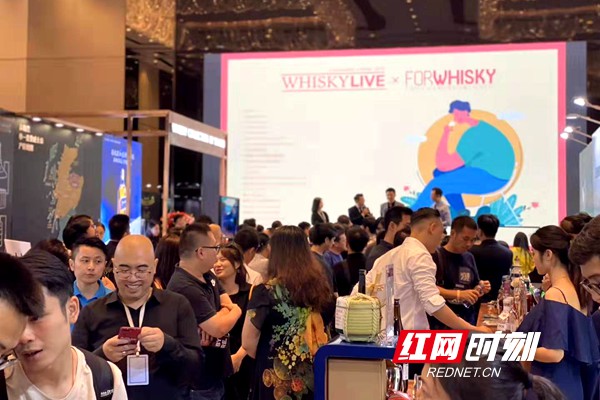 红网时刻9月22日讯（记者 向婉 实习生 余悦琴）当下“夜经济”火热，各大小城市纷纷诉说起夜故事，在培养夜间消费上，从来一枝独秀的长沙，也无时无刻不透露着自己的内涵，逐步释放潜在的能量。