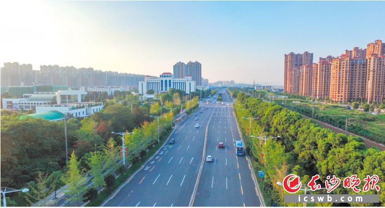 　　芙蓉北路途经开福区委、区政府办公楼，成为城北生机勃勃的财富路、生态路。 开福区委宣传部供图