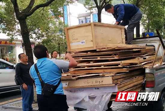 武陵源区防控森林有害生物在源头上抓“堵”