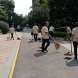 小区“洗脸”换新颜 清清爽爽迎国庆