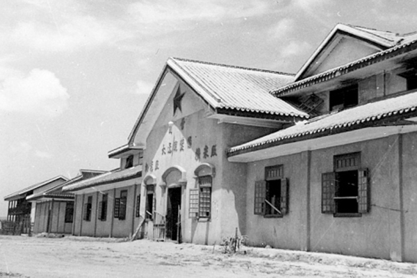 1953年建成的永久仓库。