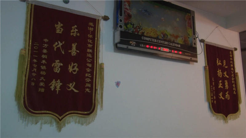 市委宣传部来我区慰问市级道德模范 (3).jpg