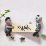 爱读诗词的妈妈自制“石头画”