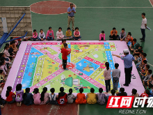 衡东交警寓教于乐 在游戏中教孩子学交规