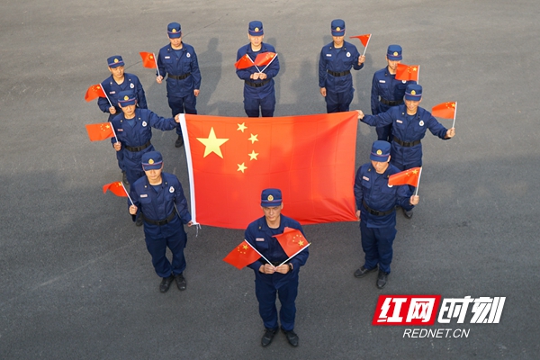 我们誓将祖国放在心中，肩负使命，用一腔热血守护人民安全！