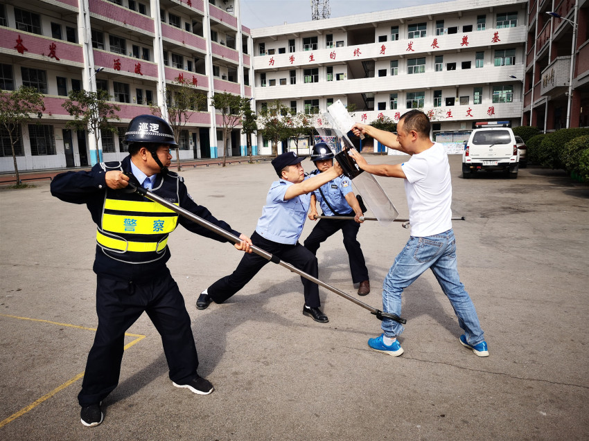 反恐防爆演练现场 （邓海梅 摄）.JPG