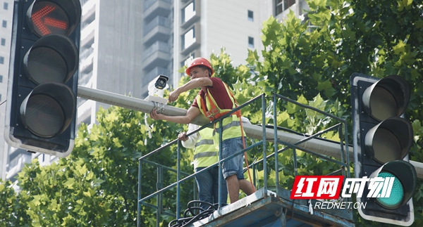 城市开放道路正在安装路侧设备 (2).jpg