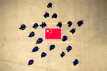 湘乡 我和五星红旗合影2.jpg
