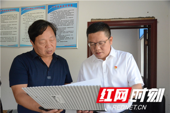 龚朝明深入部分乡镇和企业开展“四不两直”检查