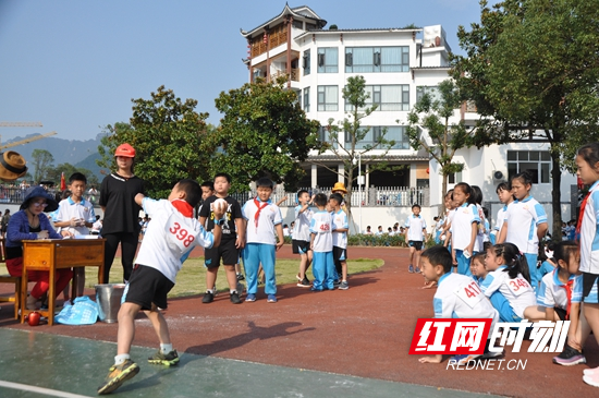 武陵源区军地小学举行第十三届田径运动会