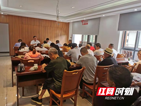 武陵源区：陈贤德走访摸排迎宾路社区软弱涣散基层党组织