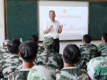 湖南城建职院领导干部兼班主任 为学生成长点灯照路