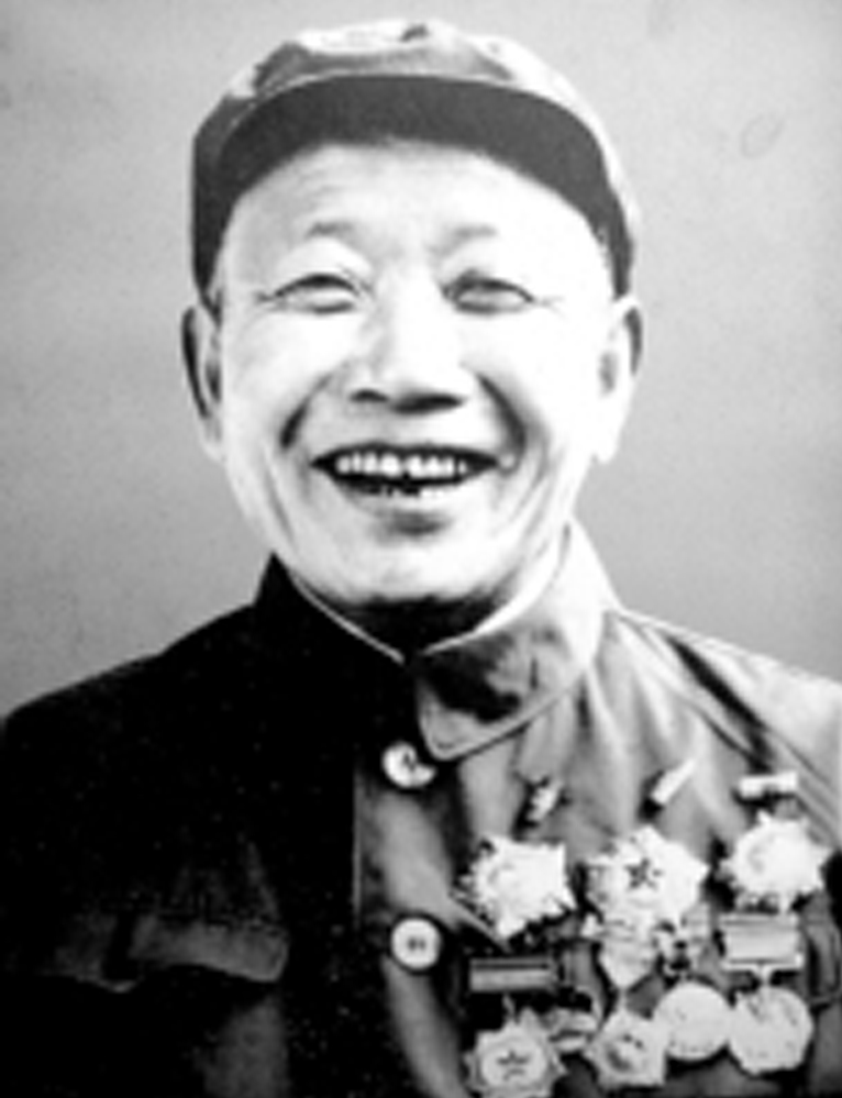 尹保仁 湖南茶陵人，1929 年参加中国工农红军，1957 年 2 月转业到黑龙江省汤原农场担任场长，同年 9 月至 1960 年 6 月，担任大通湖农场副场长。
