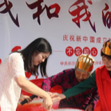 惠民资金暖人心 集体生日好温馨