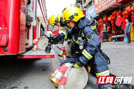 【平安消防】张家界消防深入商市场开展节前消防演练