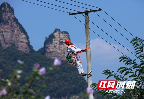 张家界武陵源：供电巡检　备战“十一”黄金周