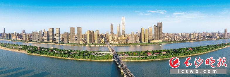 　　如今的芙蓉区，“长沙曼哈顿”精彩崛起，势如长虹，勾勒出一道壮美的城市天际线。 本版图片除署名外均为芙蓉区委宣传部供图