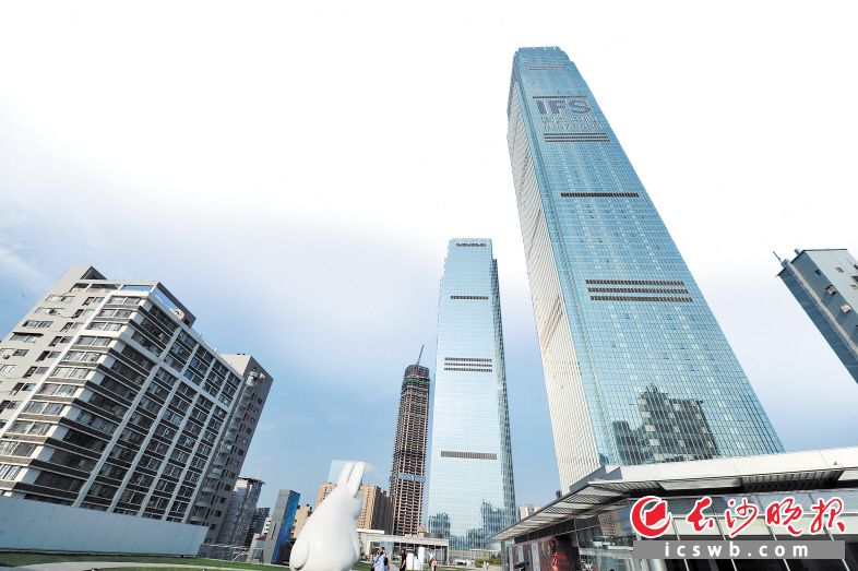 　　2018年正式开业的长沙IFS国金中心已然成为星城的一座新地标，吸引着众多外地游客前来打卡。 除署名外均为 王志伟 摄