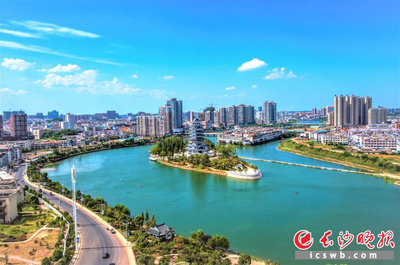　　沿江风光带。邓兴 摄