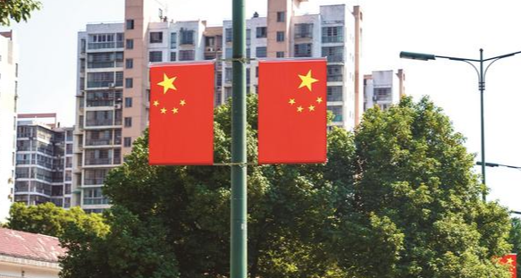 长沙县：挂国旗迎国庆，处处洋溢“中国红”