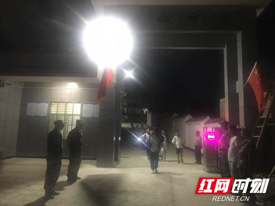 慈利县零阳镇城西中学：村校联动 共创和谐