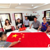 一针一线巧绣国旗  同心向党献礼祖国