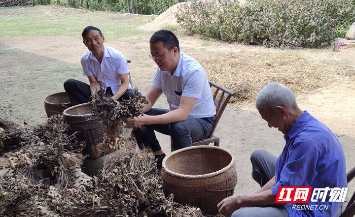 【惠民财政】张家界市财政局深入桑植县青龙溪村开展“三同三落实”活动