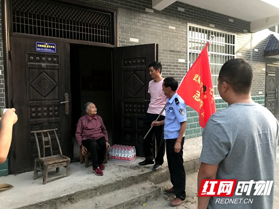 武陵源：干旱无雨缺水荒 赠水有情润人心