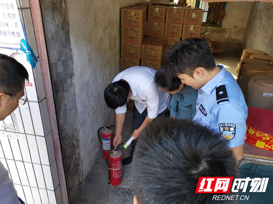 武陵源区天子山街道开展国庆节前安全生产大检查