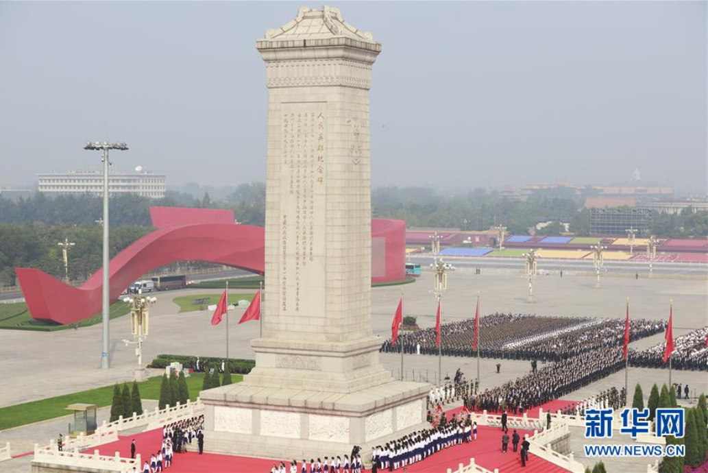 烈士纪念日向人民英雄敬献花篮仪式在北京天安门广场隆重举行。 新华社记者刘彬摄.png