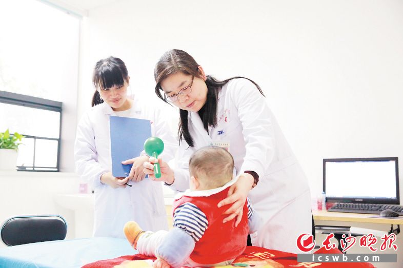 　　长沙县妇幼保健院，省级专家在这里坐诊，为居民提供贴身医疗服务。