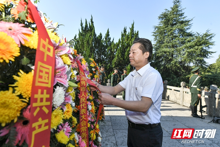 张家界市举行烈士纪念日公祭活动