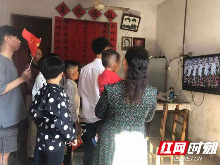 庆祝新中国成立70周年丨武冈市集中收看庆祝活动直播