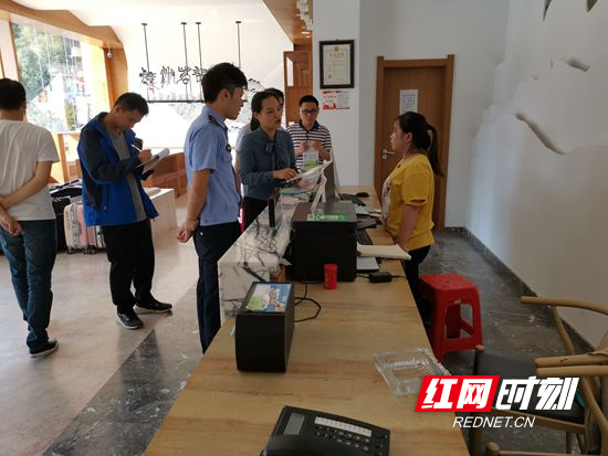 武陵源区天子山街道开展禁毒宣传教育进酒店、进企业活动