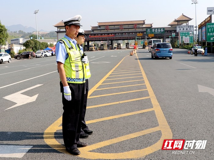 【国庆黄金周】张家界交警一大队坚守路面 “十一”平安守护全覆盖