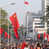 在粤港澳同胞踊跃参与升旗仪式喜迎国庆