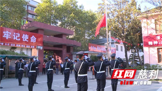 【我和我的祖国】红旗飘飘！慈利县举行升国旗仪式庆祝新中国成立70周年